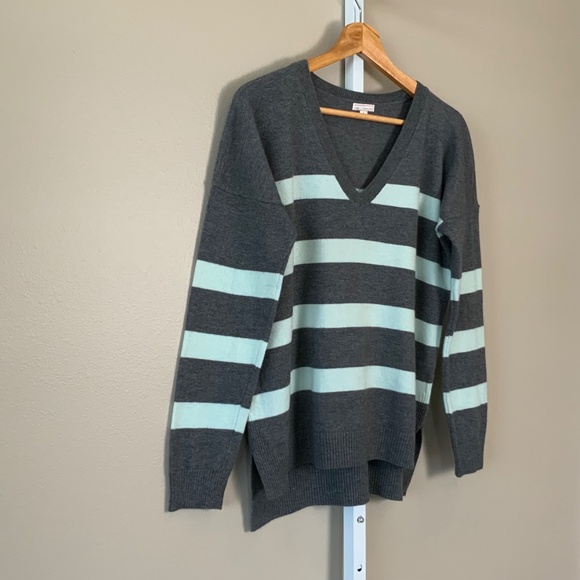 GAP Bella Stripe V-neck Pullover Sweater - Picture 9 of 16
